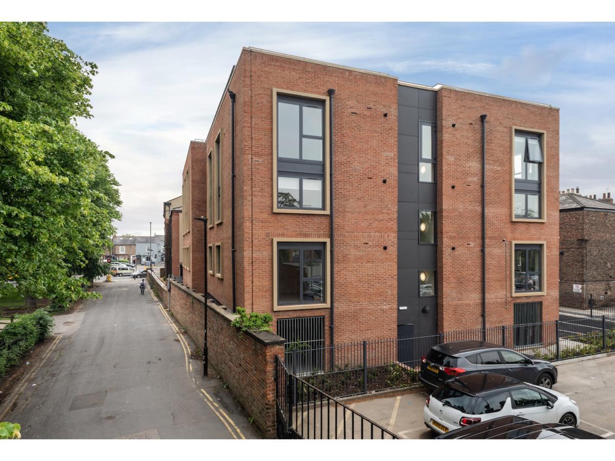 Stylish Flat Near The City Centre - Pass The Keys York Buitenkant foto
